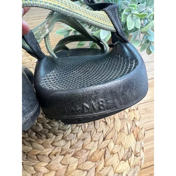 Chaco Yampa~Toe Loop Strappy Outdoor Water Sandals~mens 8 olive green *FLAW* - Picture 2 of 7